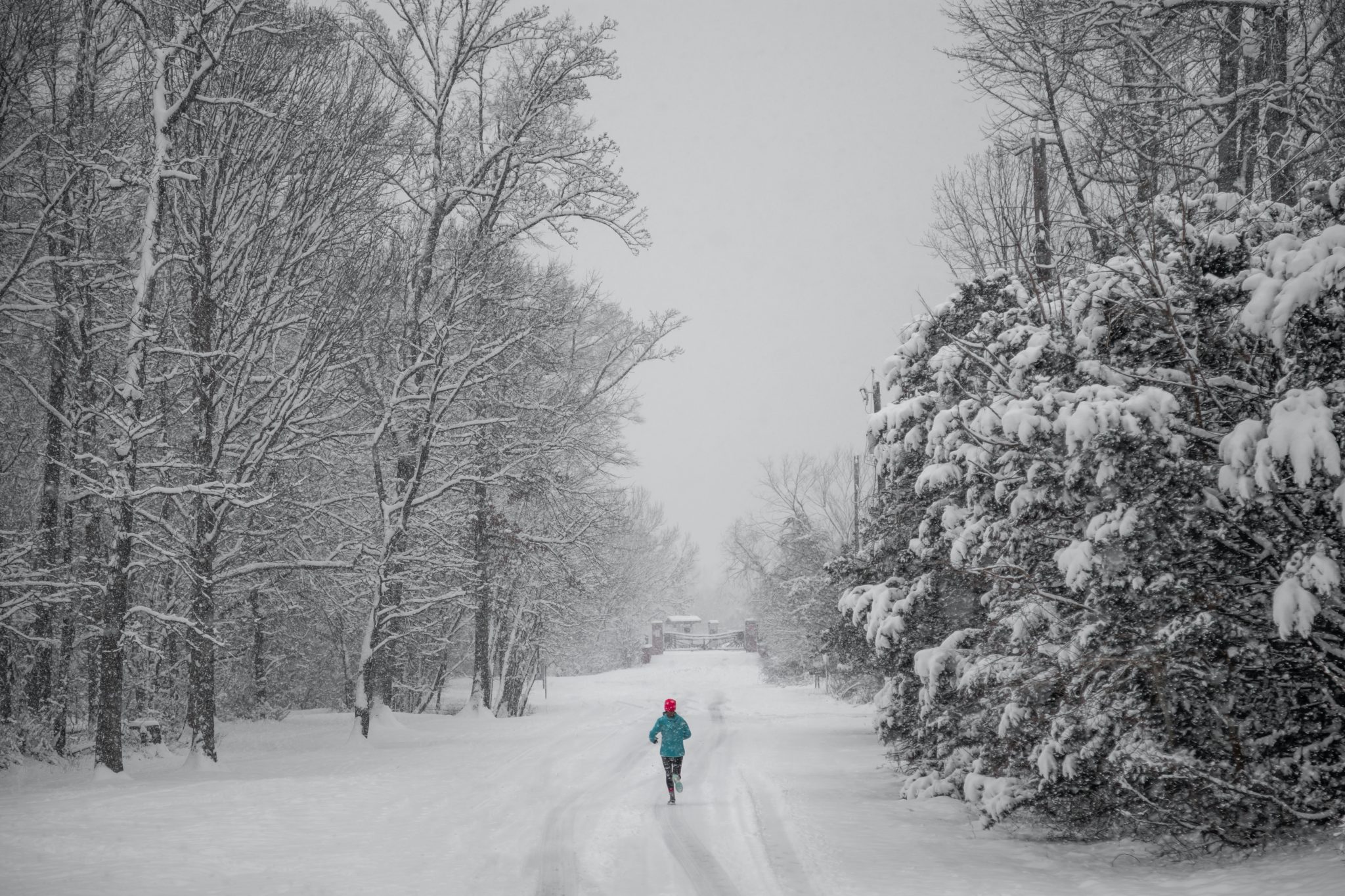 Une personne entrain de courir quand il fait froid